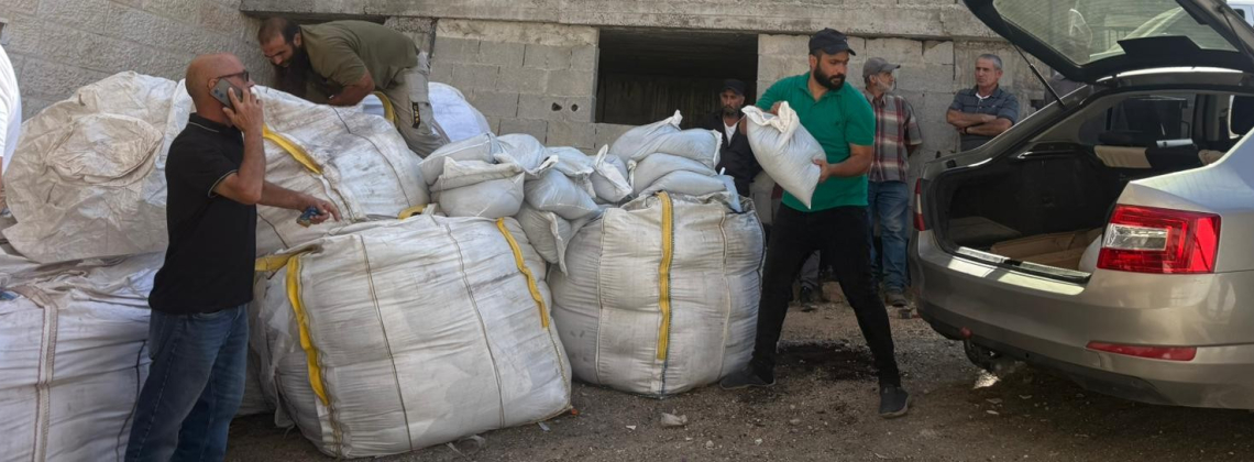 وزارة الزراعة والفاو وجمعية المهندسين الزراعيين العرب ووزارة السياحة يسلّمون معدات وأدوات زراعية لدعم المدارس الحقلية في بتير وحوسان.