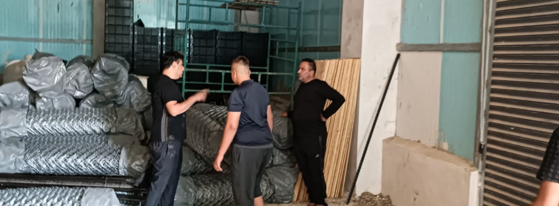 وزارة الزراعة توزع معدات سياج لدعم القطع النموذجية في شمال الخليل