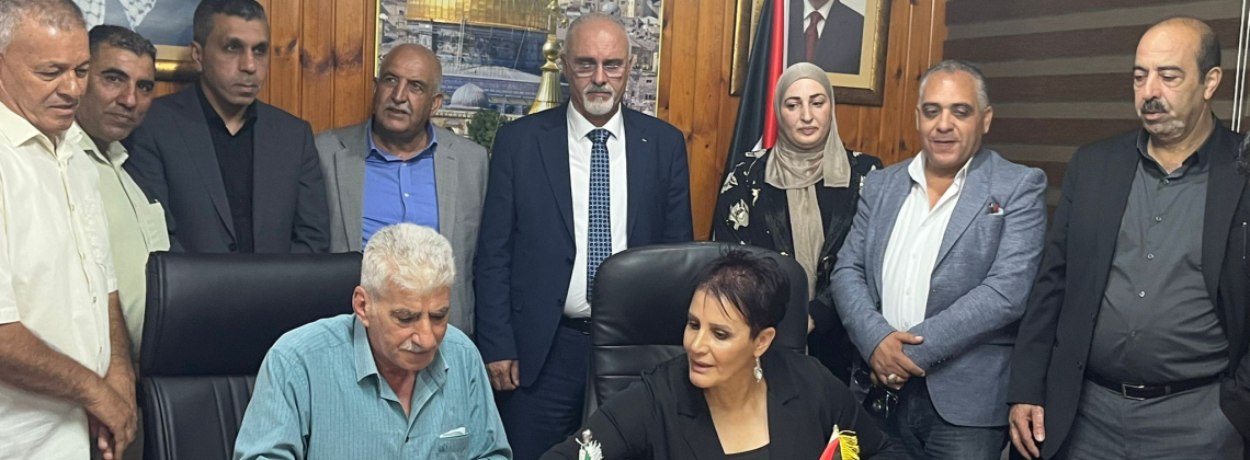 وزارة الزراعة توقع عدد من الاتفاقيات التمويلية لصالح 93 أسرة من مزارعي محافظة القدس وضواحيها.