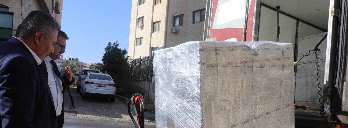 وزارة الزراعة تتسلّم 1.15 مليون جرعة لقاح بيطري من منظمة الأغذية والزراعة (الفاو)، بتمويل من الحكومة الإيطالية والنرويجيه.