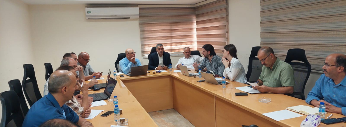 وزارة الزراعة تشارك في اجتماع لعرض دراسة جدوى استخدام المياه المعالجة من محطة الخليل في الظاهرية.