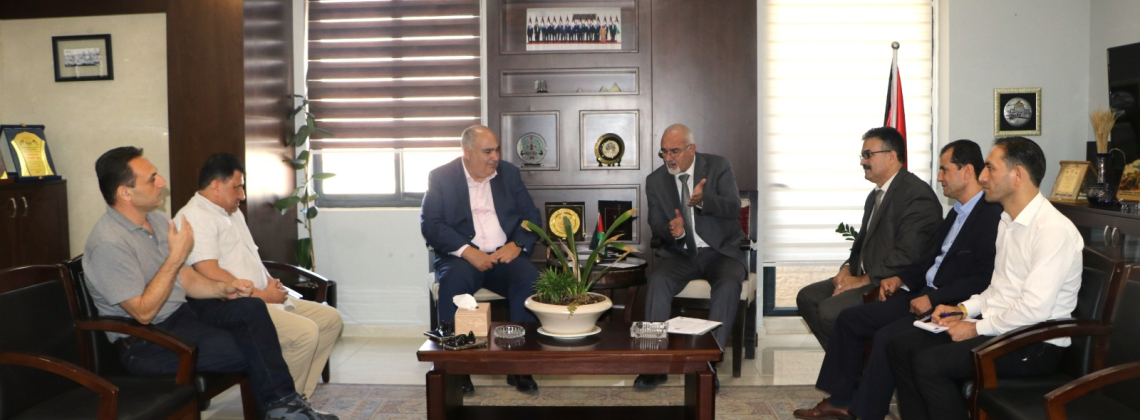 وزير الزراعة يبحث مع اتحاد شركات مُصدّري التمور سُبل تنظيم وتطوير قطاع التمور.