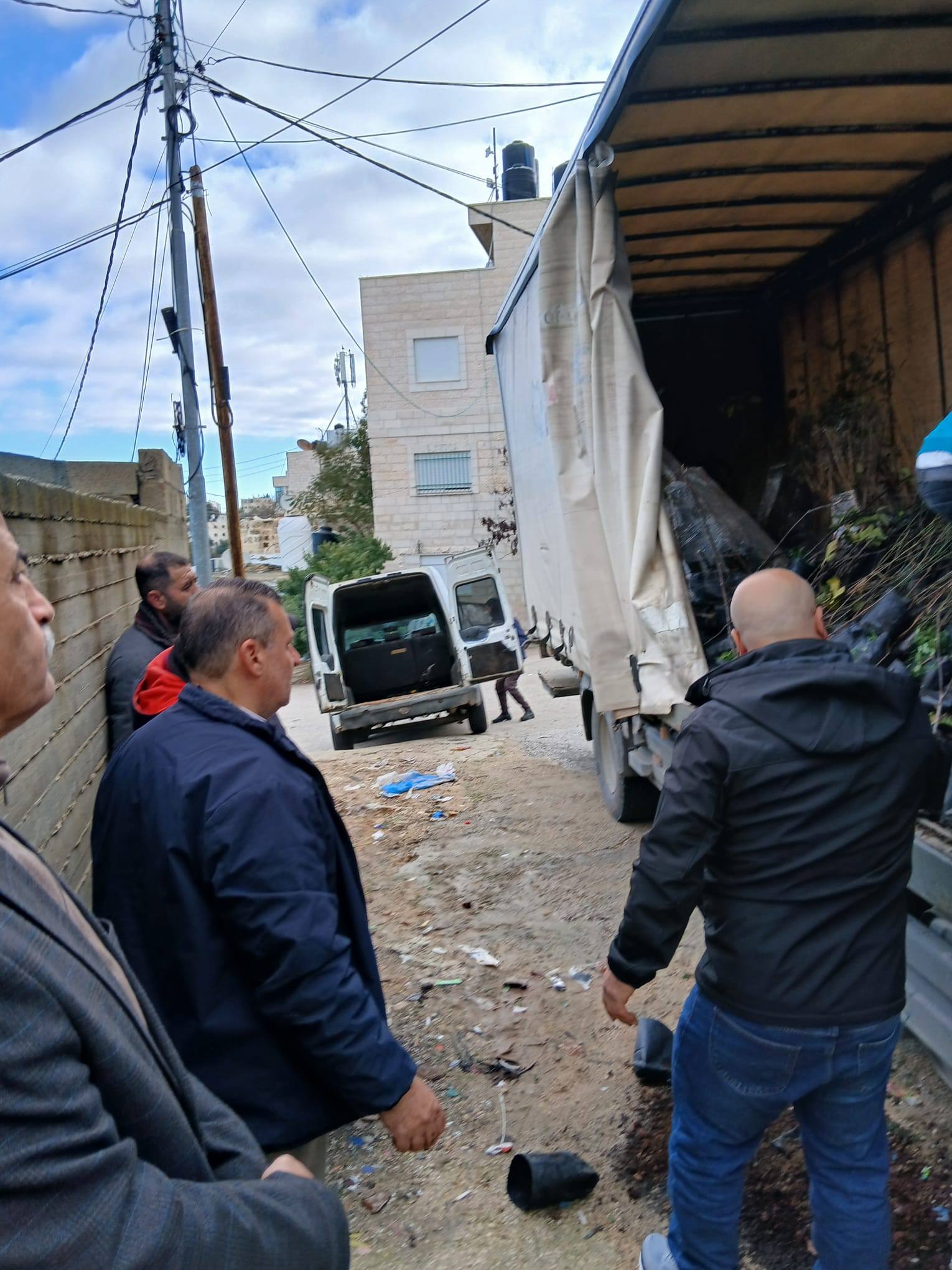 وزارة الزراعة ووكالة بيت مال القدس الشريف وأبحاث الأراضي تنفذان أولى فعاليات مشروع "صمود" بتوزيع 1000 شجرة من اللوزيات والتين لدعم مزارعي القدس. 8