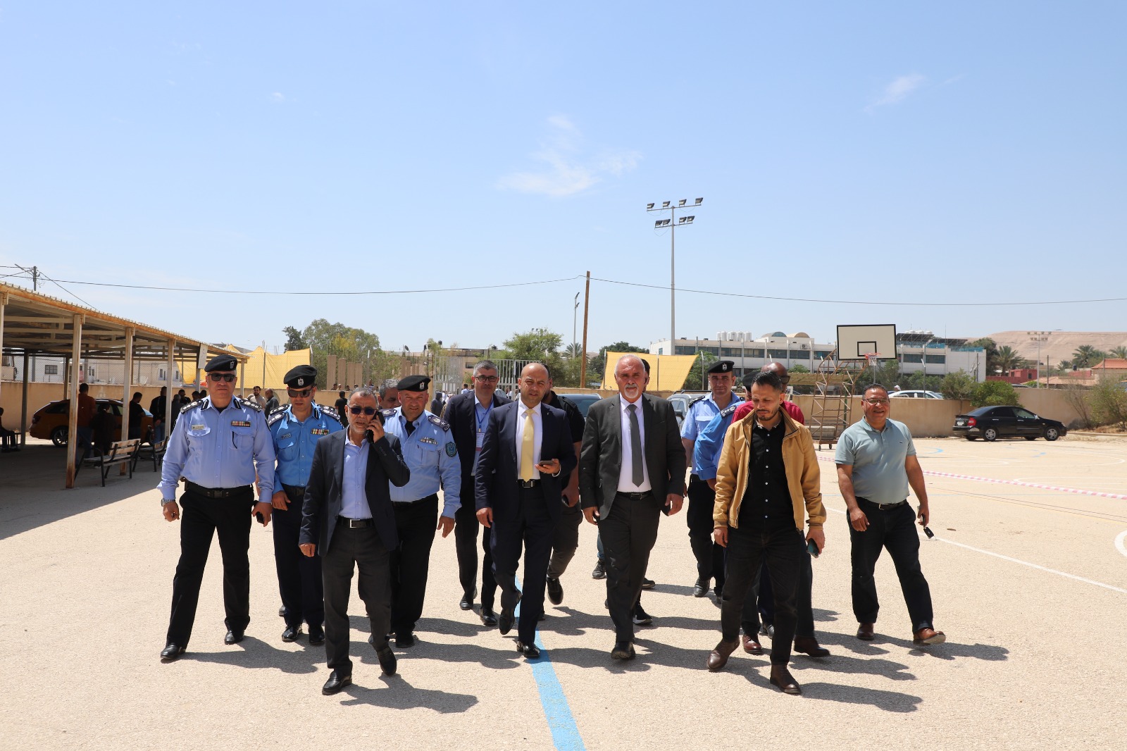 وزارة الزراعة: وزير الزراعة ومحافظ أريحا والأغوار يتفقدان ويتابعان سير الانتخابات البلدية في كافة مناطق الإقتراع في المحافظة.